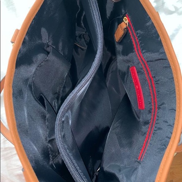 🐚The perfect Tommy Hilfiger shoulder length purse! - Picture 4 of 8